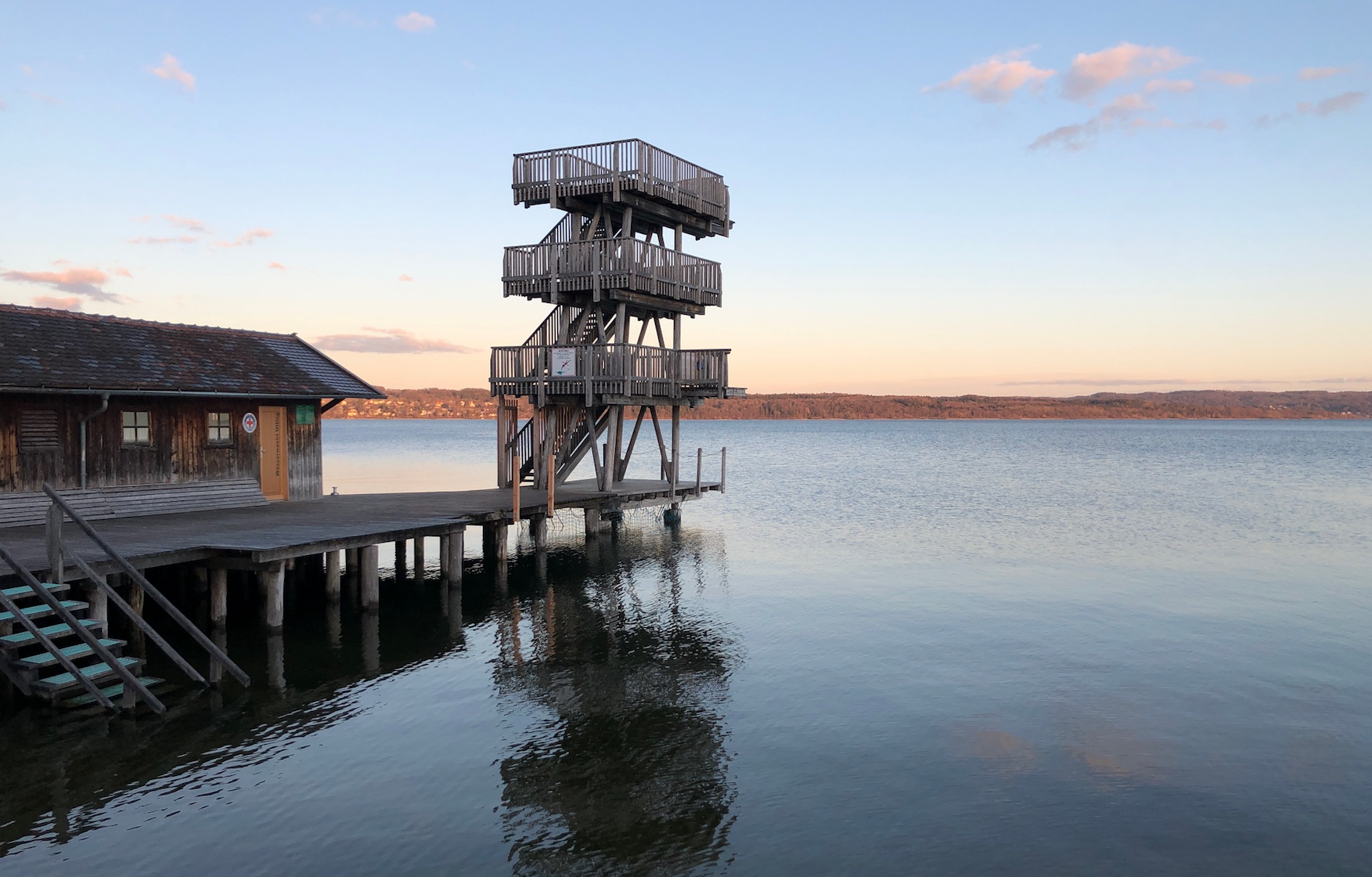 Strandbad Utting am Ammersee mit Sprungturm