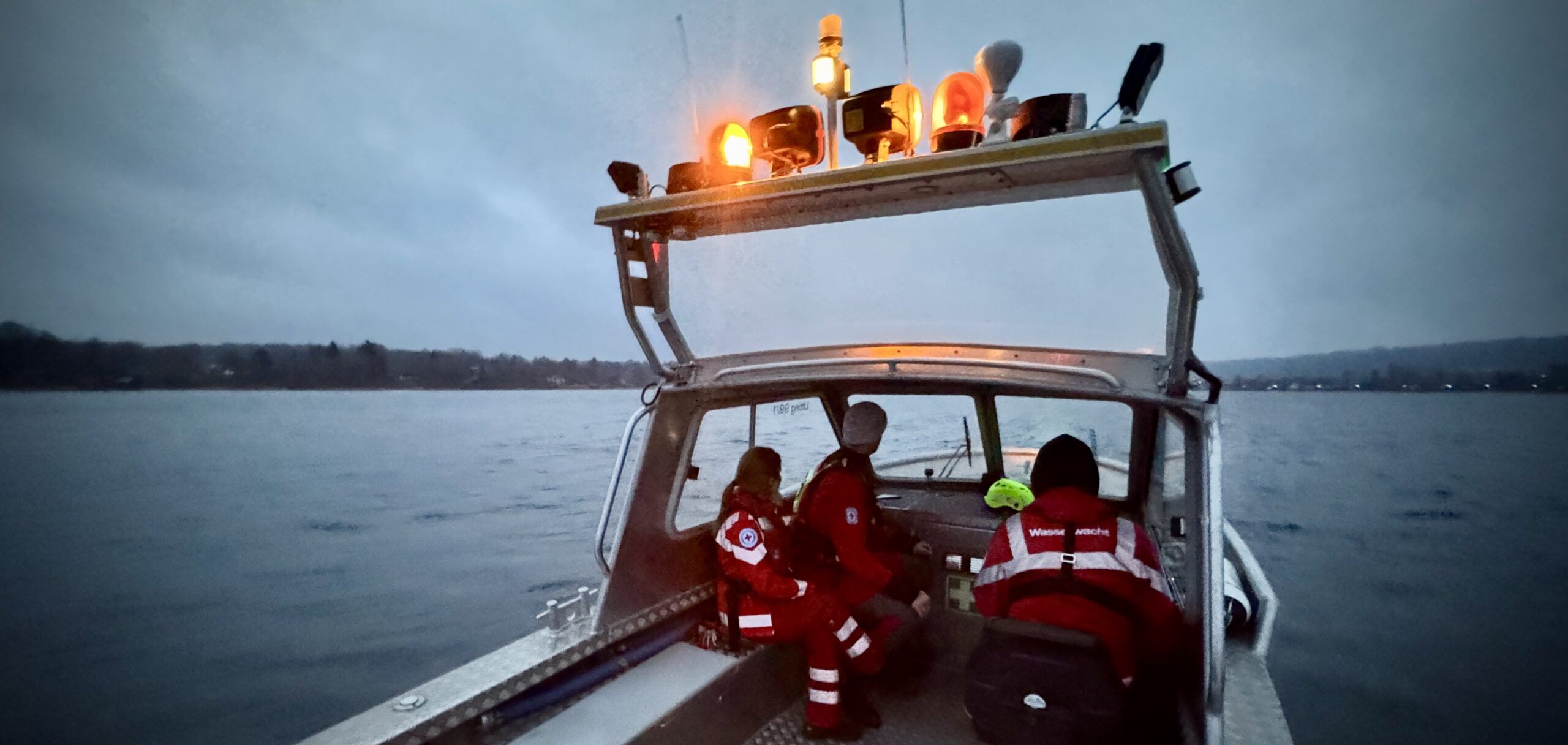 Wasserwacht-Einsatz-Ammersee-morgengrauen-rettungsboot-Wasserrettung