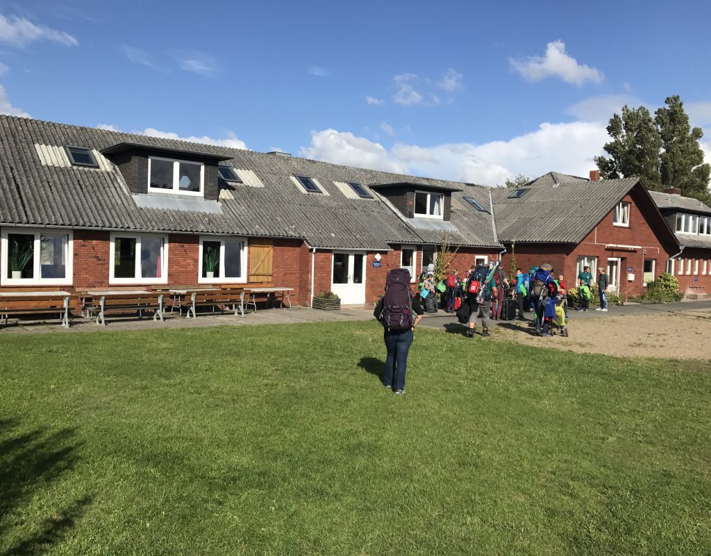 Wasserwacht und Jugendrotkreuz kommen am Haus Bevensen an