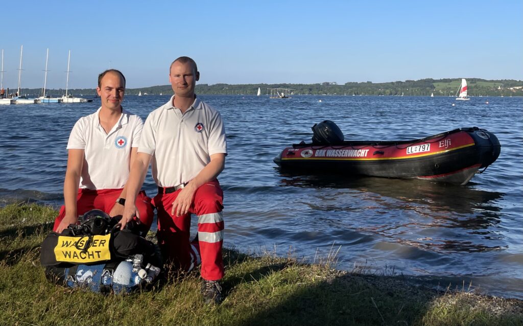 Rettungstaucher Benedikt Erhard und Adrian Riedel